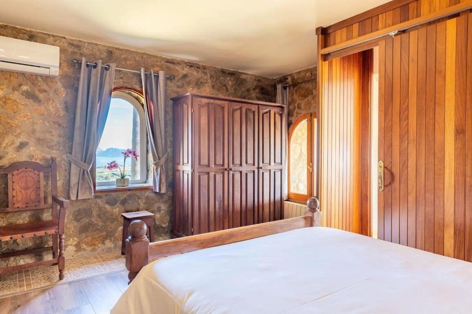 Vakantiehuis Hervorragende Auf Einem Huegel Mit 360-grad-blick Ueber Zwei Buchten