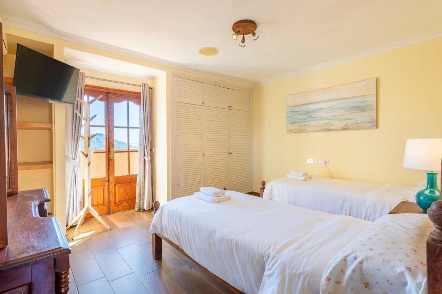 Hervorragende Auf Einem Huegel Mit 360-grad-blick Ueber Zwei Buchten Vakantiehuis *