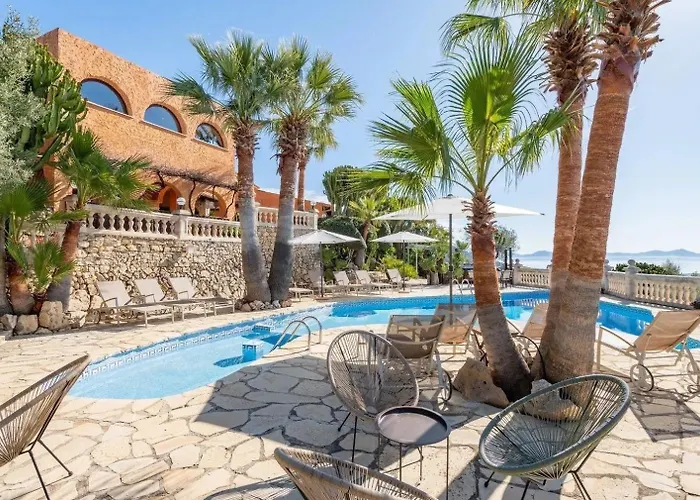Hervorragende Villa Auf Einem Huegel Mit 360-Grad-Blick Ueber Zwei Buchten
